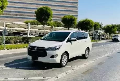 Использовал Toyota Inova Продается в Доха #14242 - 1  image 