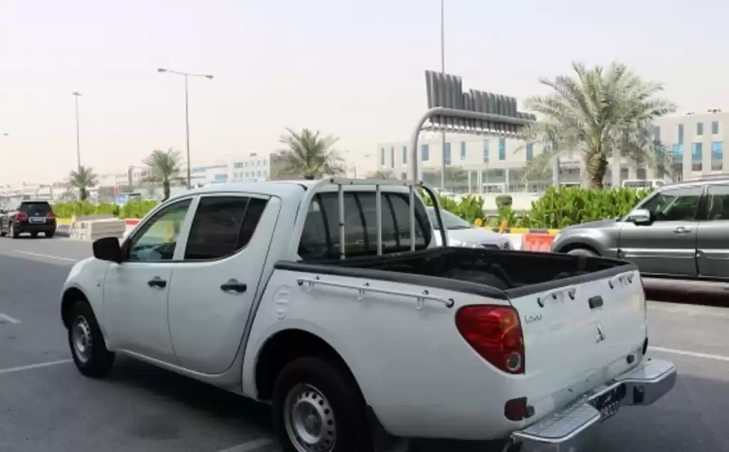 Usado Mitsubishi L200 Venta en Doha #14286 - 1  image 