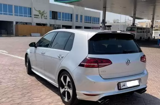 Gebraucht Volkswagen Golf Zu verkaufen in Doha #14332 - 1  image 