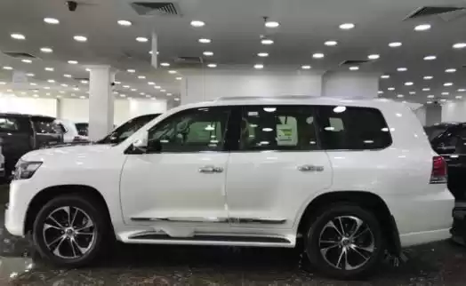 Nouveau Toyota Land Cruiser À vendre au Doha #14555 - 1  image 