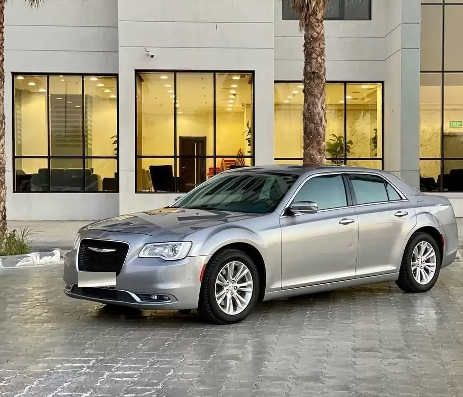Used Chrysler 300C For Sale in Kuwait #15042 - 1  image 