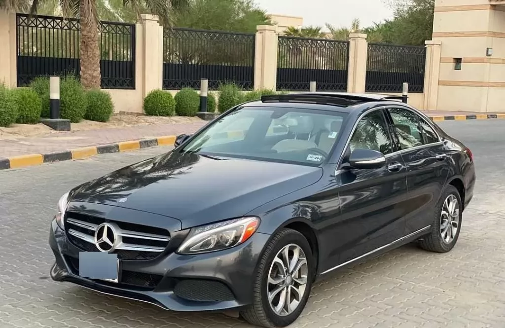 Использовал Mercedes-Benz C Class Продается в Кувейт #15141 - 1  image 