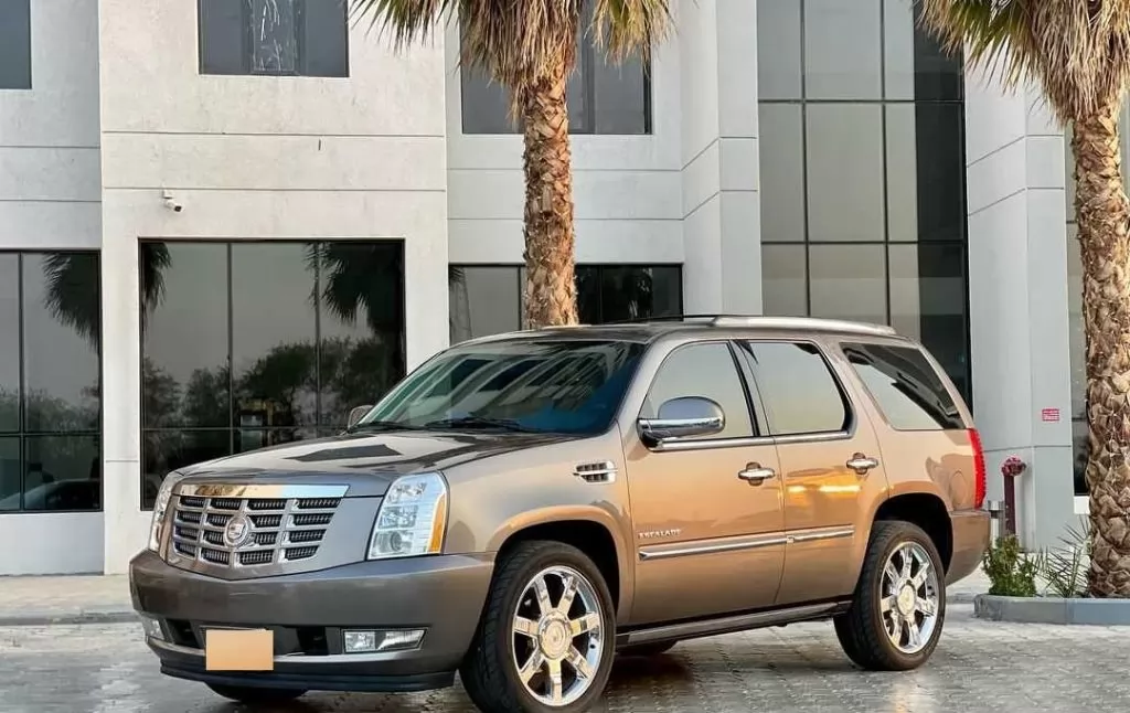 Used Cadillac Escalade For Sale in Kuwait #15158 - 1  image 