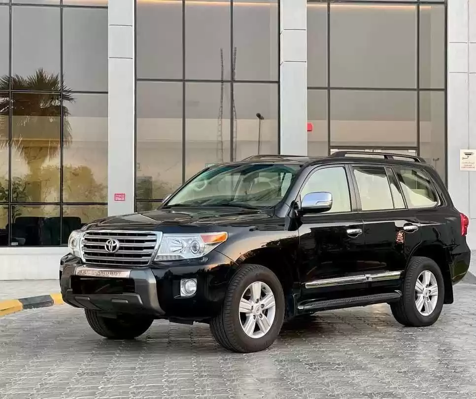 مستعملة Toyota Land Cruiser للبيع في الكويت #15159 - 1  صورة 