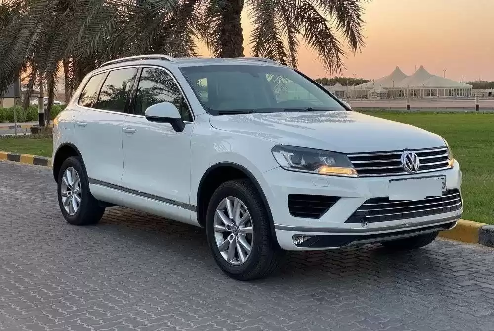 مستعملة Volkswagen Touareg للبيع في الكويت #15197 - 1  صورة 