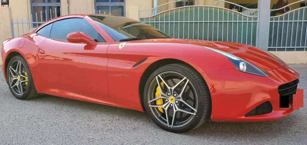 مستعملة Ferrari California للبيع في الكويت #15266 - 1  صورة 