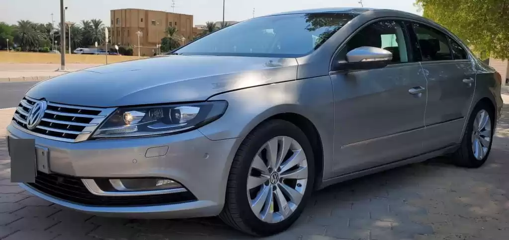 Utilisé Volkswagen Passat À vendre au Koweit #15271 - 1  image 
