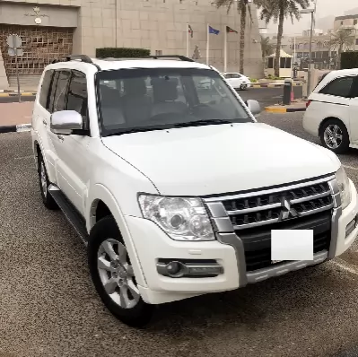 Использовал Mitsubishi Pajero Продается в Кувейт #15276 - 1  image 