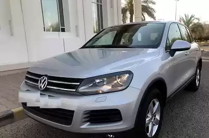 Utilisé Volkswagen Touareg À vendre au Koweit #15279 - 1  image 
