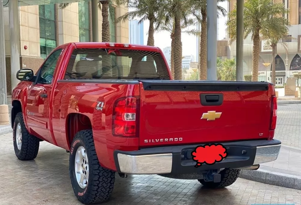 مستعملة Chevrolet Silverado للبيع في الكويت #15462 - 1  صورة 