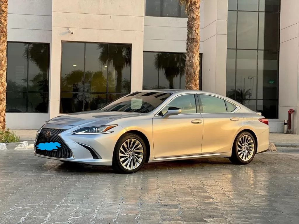 Used Lexus ES For Sale in Kuwait #15503 - 1  image 