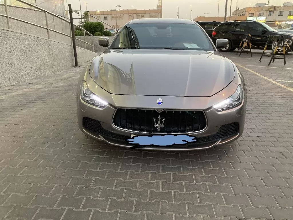 مستعملة Maserati Ghibli للبيع في الكويت #15555 - 1  صورة 