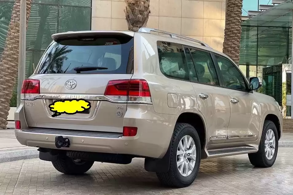 مستعملة Toyota Land Cruiser للبيع في الكويت #15572 - 1  صورة 