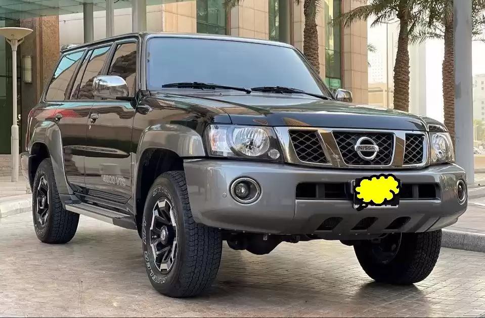 مستعملة Nissan Patrol للبيع في الكويت #15611 - 1  صورة 