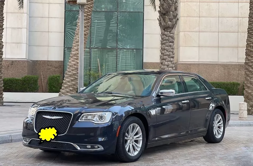Used Chrysler 300C For Sale in Kuwait #15630 - 1  image 