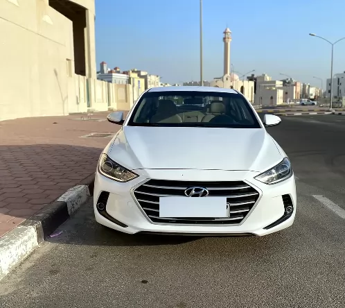 Gebraucht Hyundai Elantra Zu verkaufen in Kuwait #15687 - 1  image 