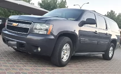 مستعملة Chevrolet Suburban للبيع في الكويت #15755 - 1  صورة 