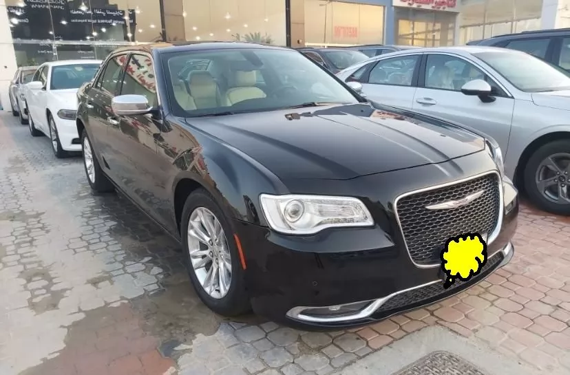 Used Chrysler 300C For Sale in Kuwait #15761 - 1  image 