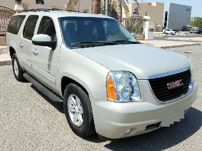 Used GMC Suburban For Sale in Kuwait #15762 - 1  image 