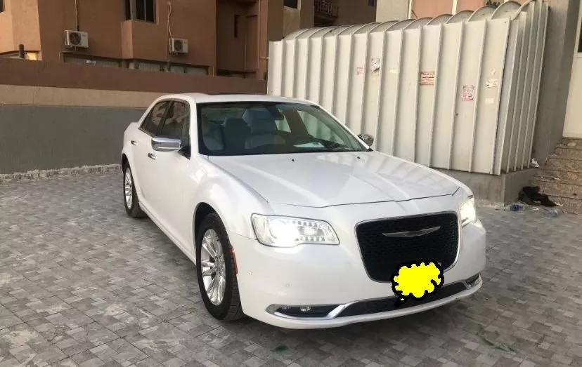 Used Chrysler 300C For Sale in Kuwait #15765 - 1  image 
