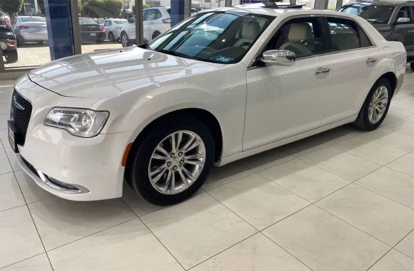 Used Chrysler 300C For Sale in Kuwait #15772 - 1  image 