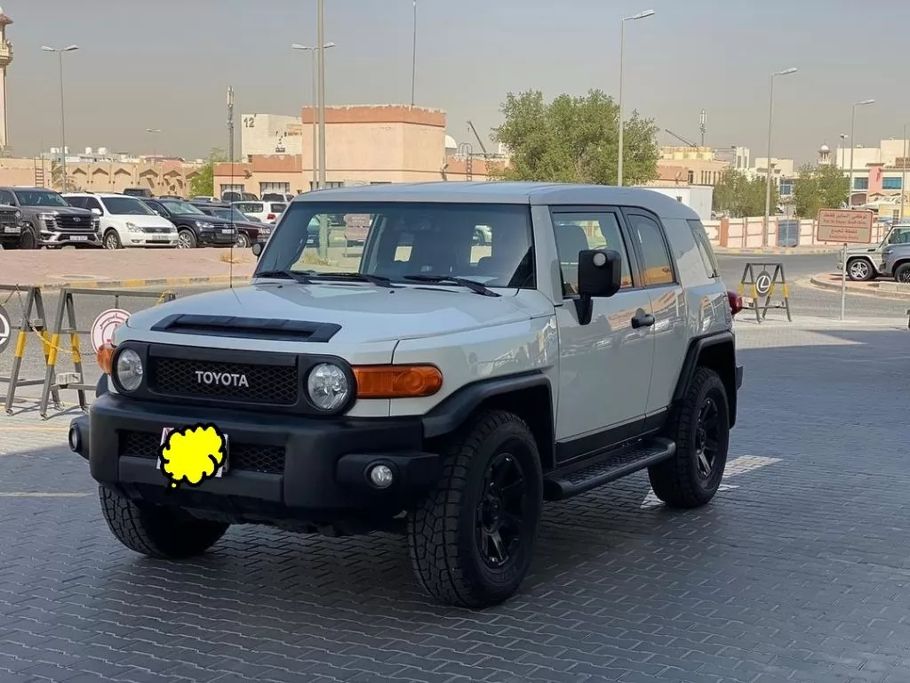 مستعملة Toyota FJ Cruiser للبيع في الكويت #15786 - 1  صورة 