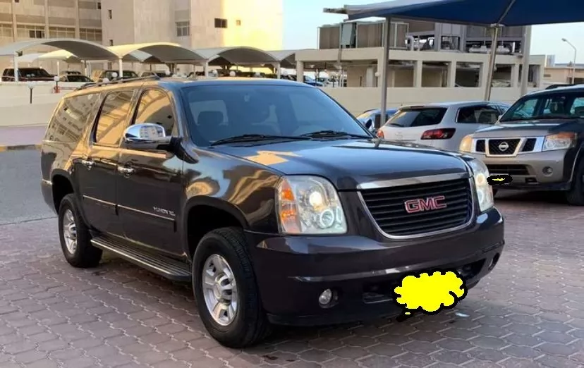 Used GMC Suburban For Sale in Kuwait #15789 - 1  image 