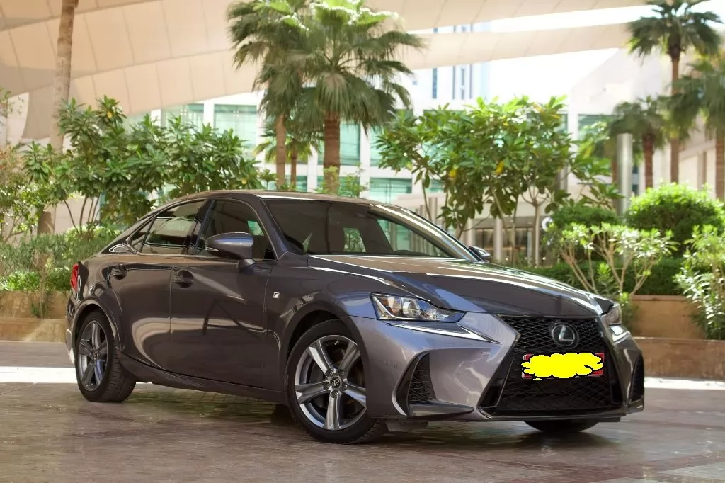 Used Lexus IS 300 For Sale in Kuwait #15916 - 1  image 
