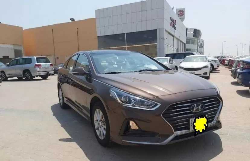 مستعملة Hyundai Sonata للبيع في الكويت #15970 - 1  صورة 