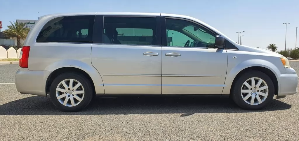 Used Chrysler Grand Voyager For Sale in Kuwait #15985 - 1  image 