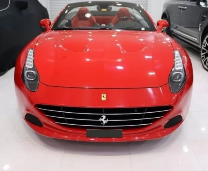 مستعملة Ferrari California للبيع في دبي #16568 - 1  صورة 