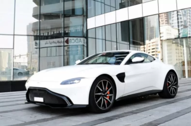 کاملا نو Aston Martin V8 Vantage برای اجاره که در دبی #18131 - 1  image 