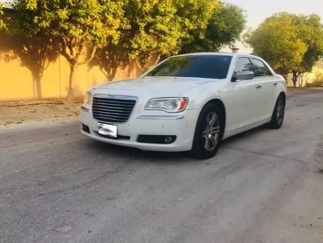 Gebraucht Chrysler 300C Zu vermieten in Al-Manama #18555 - 1  image 