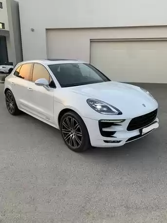 Gebraucht Porsche Macan Zu vermieten in Al-Manama #18643 - 1  image 
