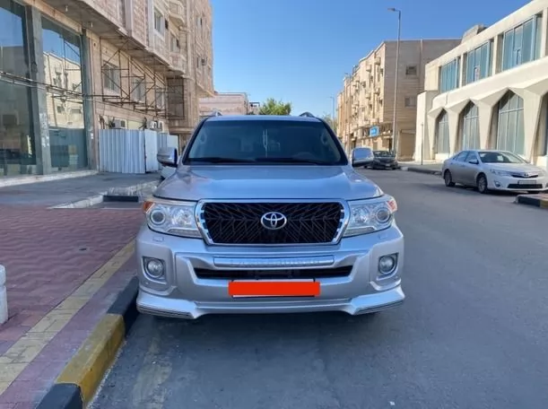 مستعملة Toyota Land Cruiser للإيجار في الرياض #20350 - 1  صورة 
