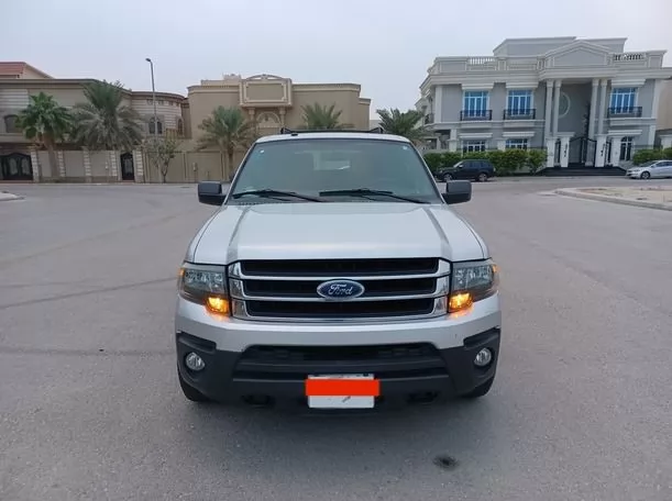 Gebraucht Ford Expedition Zu vermieten in Riad #20356 - 1  image 