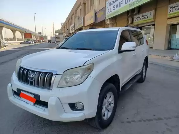 Gebraucht Toyota Prado Zu vermieten in Riad #20416 - 1  image 