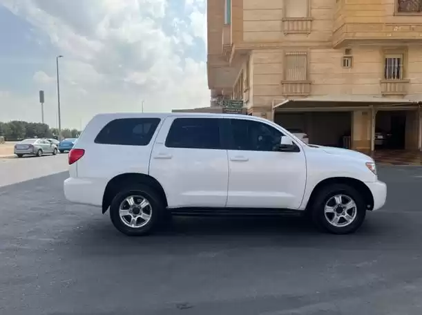Gebraucht Toyota Sequoia Zu vermieten in Riad #20738 - 1  image 