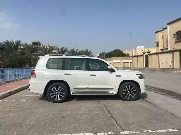 Utilisé Toyota Land Cruiser À Louer au Riyad #21034 - 1  image 