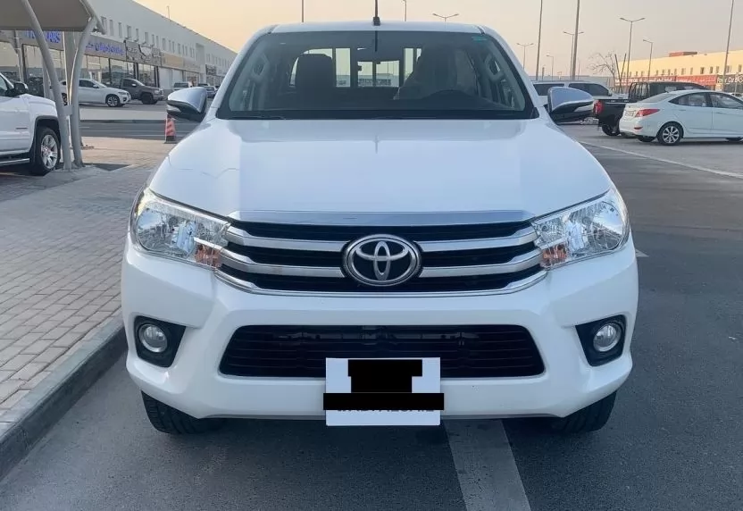 مستعملة Toyota Hilux للإيجار في الرياض #21445 - 1  صورة 
