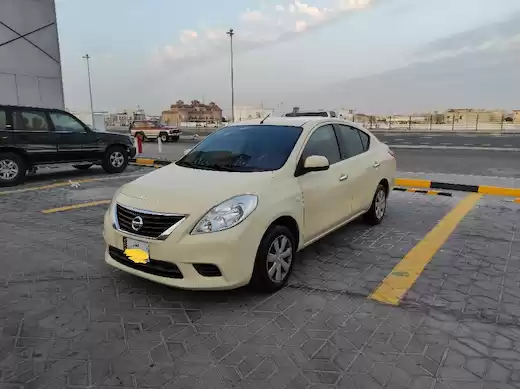 مستعملة Nissan Sunny للبيع في الدوحة #21690 - 1  صورة 