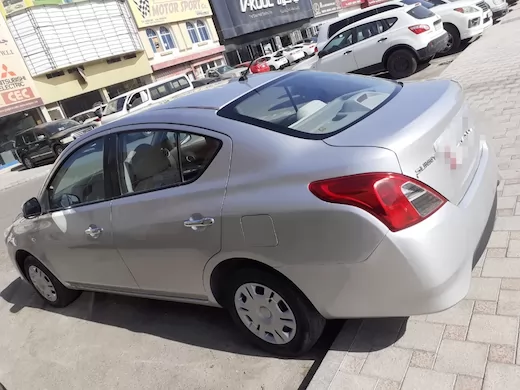 Nissan Sunny Zu vermieten in Katar