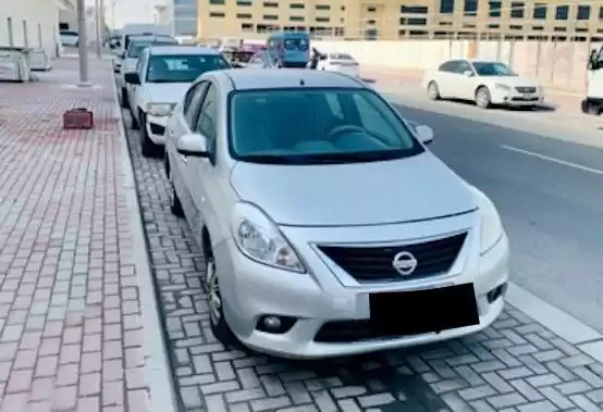مستعملة Nissan Sunny للبيع في الدوحة #21711 - 1  صورة 
