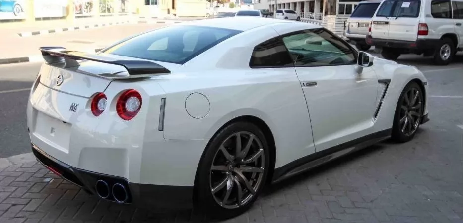 Использовал Nissan GT-R Аренда в Доха #22114 - 1  image 