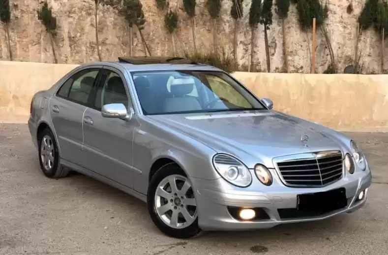 Gebraucht Mercedes-Benz E Class Zu vermieten in Amman #22779 - 1  image 