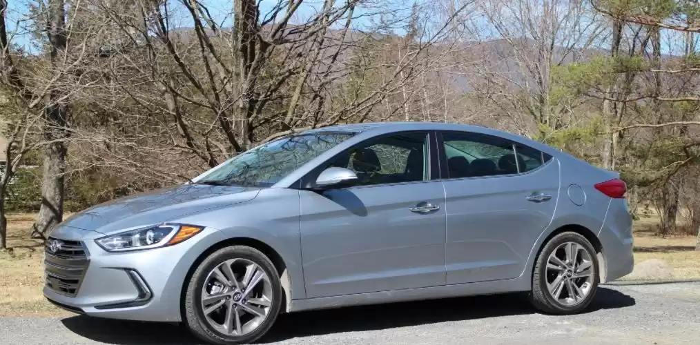 مستعملة Hyundai Elantra للإيجار في عمان #22895 - 1  صورة 