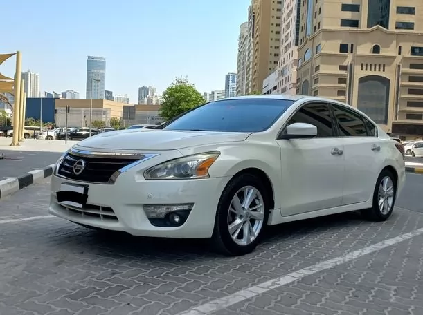 مستعملة Nissan Altima للإيجار في دبي #23384 - 1  صورة 