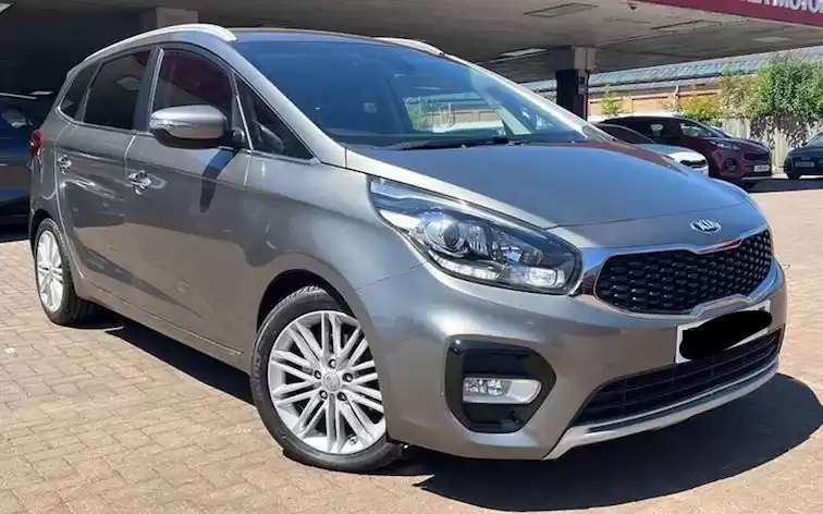 Used Kia Carens SUV For Sale in London , Greater-London , England #27775 - 1  image 