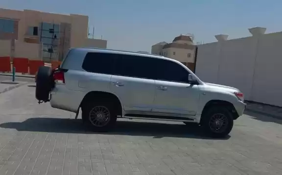 مستعملة Toyota Land Cruiser للبيع في دبي #31371 - 1  صورة 