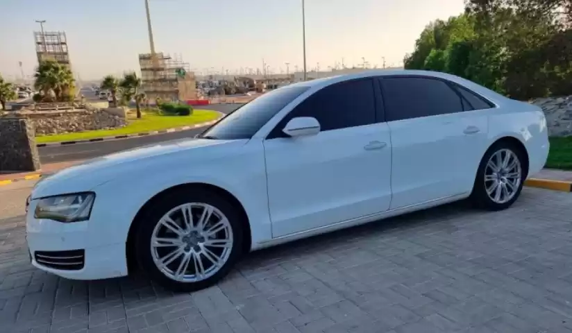 مستعملة Audi A8 للبيع في دبي #31853 - 1  صورة 